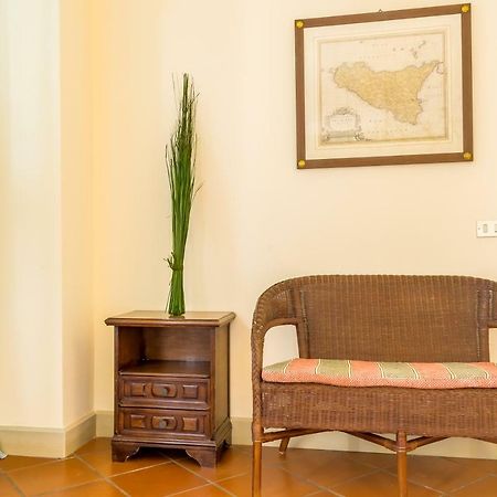 Les Suites - Apartments Рипосто Екстериор снимка