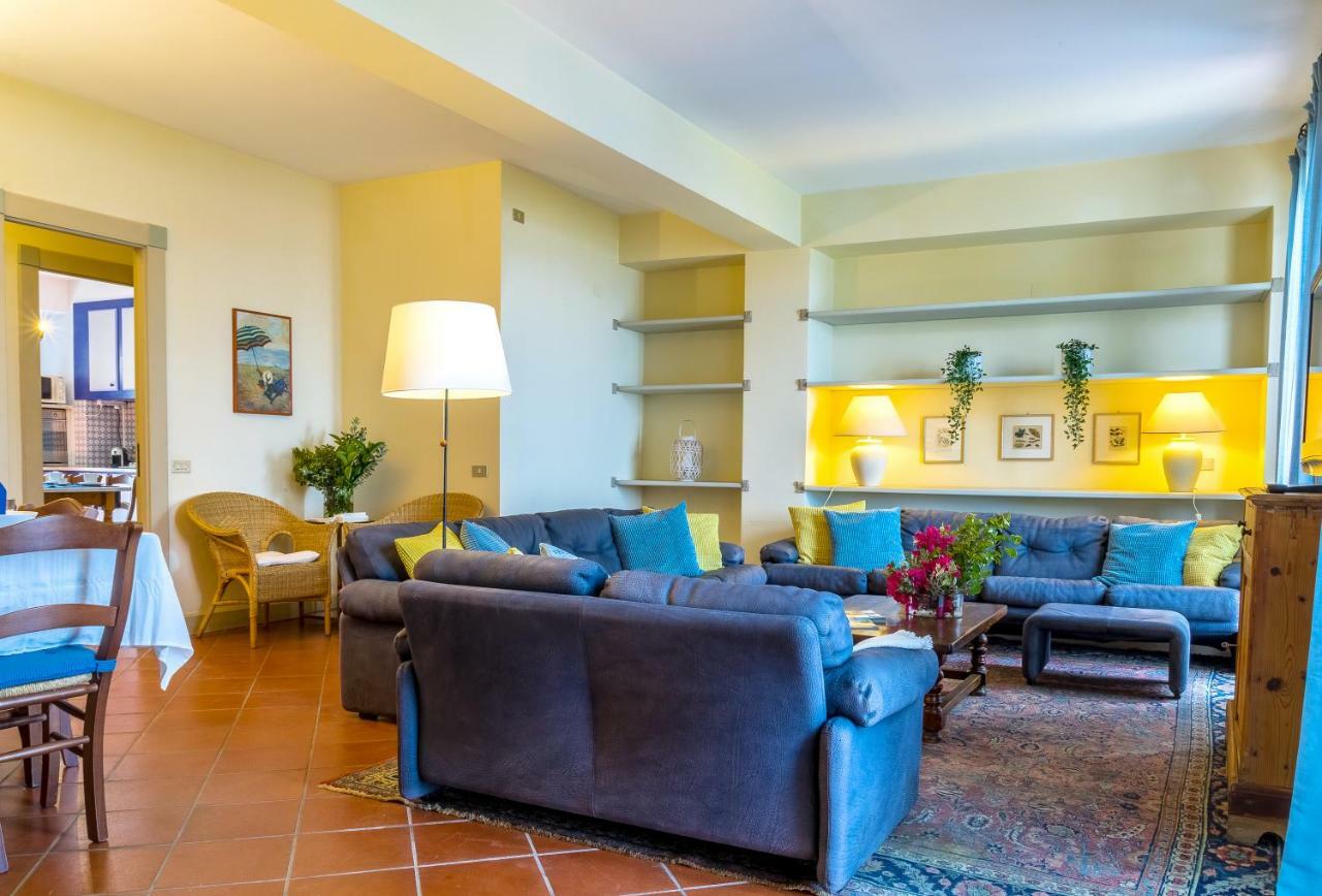 Les Suites - Apartments Рипосто Екстериор снимка