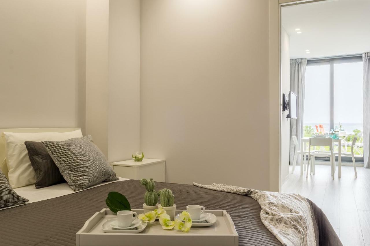 Les Suites - Apartments Рипосто Екстериор снимка